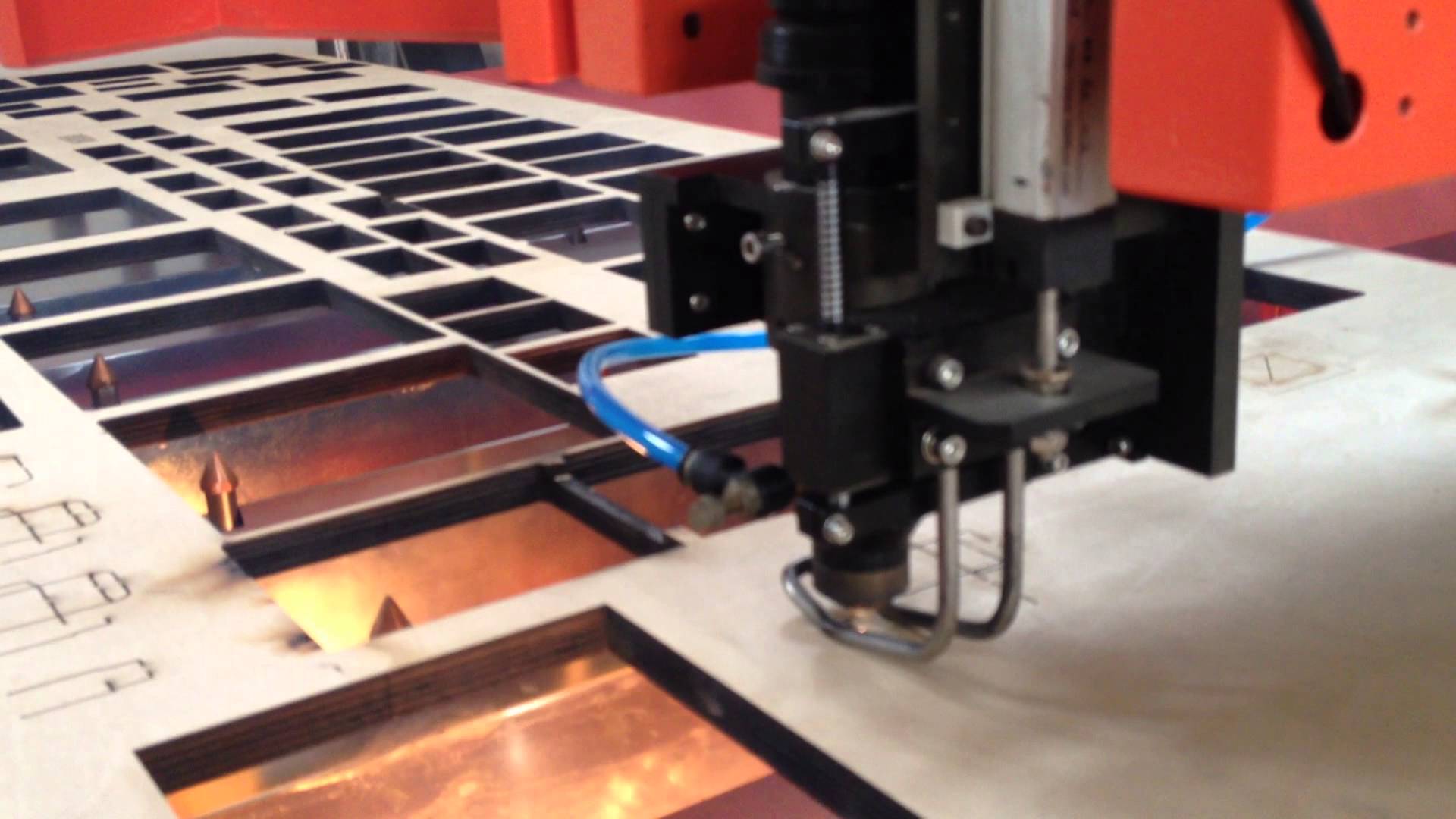 laser die board cutting machine.jpg